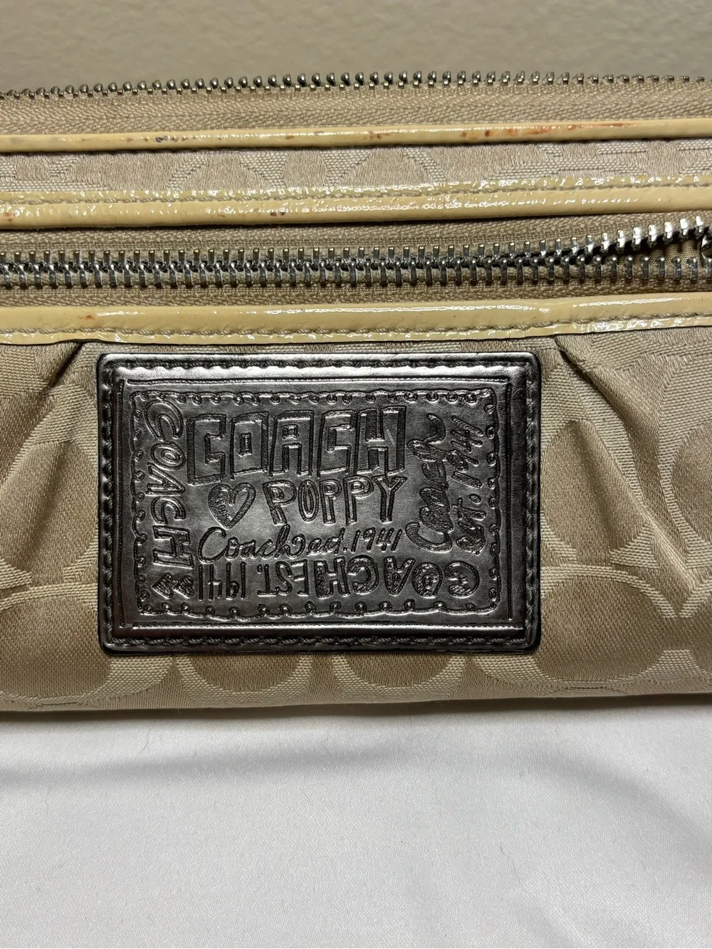 Vintage Coach Beige Signature Poppy Canvas Wristlet wallet